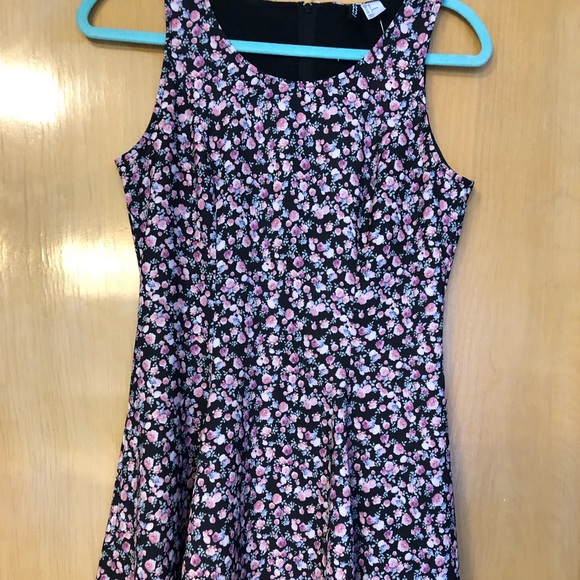 H&M Ditsy Floral Fit & Flare Skater Dress - Picture 2 of 6